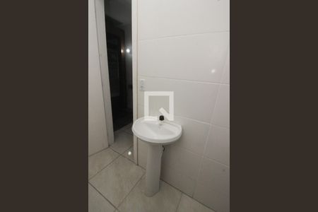 Banheiro de kitnet/studio para alugar com 1 quarto, 25m² em Santa Tereza, Porto Alegre