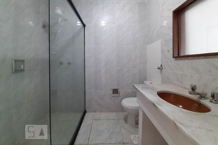 Banheiro de apartamento para alugar com 1 quarto, 25m² em Santa Tereza, Porto Alegre