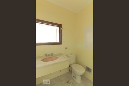 Banheiro de kitnet/studio para alugar com 1 quarto, 25m² em Santa Tereza, Porto Alegre