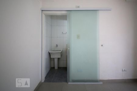 Sala - Banheiro de kitnet/studio para alugar com 1 quarto, 27m² em Vila Cruzeiro, São Paulo