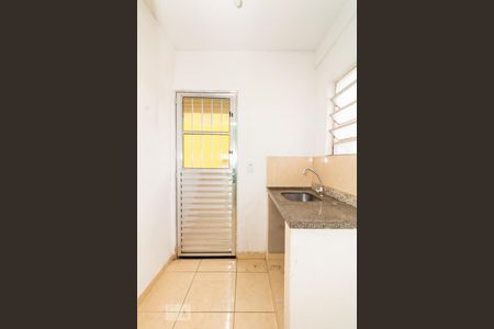 Cozinha de apartamento para alugar com 1 quarto, 25m² em Vila Constança, São Paulo