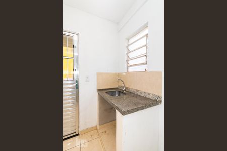 Cozinha de apartamento para alugar com 1 quarto, 25m² em Vila Constança, São Paulo