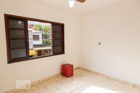Quarto 1 de casa à venda com 2 quartos, 200m² em Vila Nivi, São Paulo