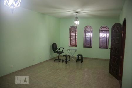 Casa para alugar com 160m², 3 quartos e 2 vagasSala