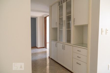 Corredor de apartamento para alugar com 3 quartos, 117m² em Asa Norte, Brasília