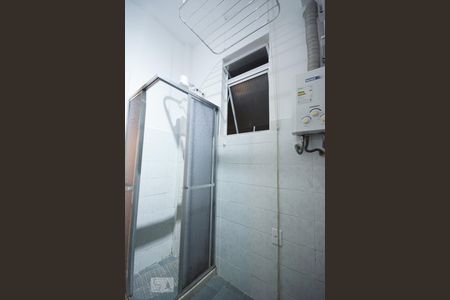 Banheiro Social de kitnet/studio para alugar com 1 quarto, 18m² em Flamengo, Rio de Janeiro
