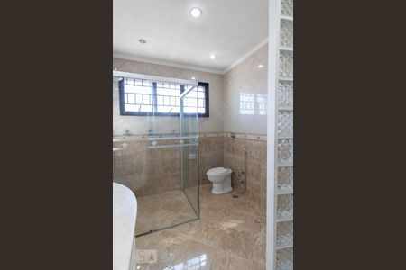 Apartamento para alugar com 478m², 4 quartos e 3 vagas Apartamento para alugar com 478m², 4 quartos e 3 vagasBanheiro da Suíte 1