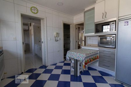 Apartamento para alugar com 478m², 4 quartos e 3 vagas Apartamento para alugar com 478m², 4 quartos e 3 vagasCozinha