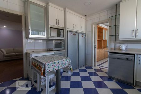 Apartamento para alugar com 478m², 4 quartos e 3 vagas Apartamento para alugar com 478m², 4 quartos e 3 vagasCozinha