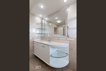 Apartamento para alugar com 478m², 4 quartos e 3 vagas Apartamento para alugar com 478m², 4 quartos e 3 vagasBanheiro da Suíte 1