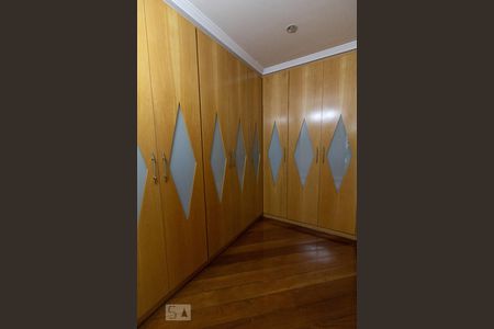 Apartamento para alugar com 478m², 4 quartos e 3 vagas Apartamento para alugar com 478m², 4 quartos e 3 vagasCloset do Quarto Suíte 2