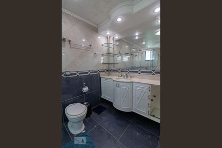 Apartamento para alugar com 478m², 4 quartos e 3 vagas Apartamento para alugar com 478m², 4 quartos e 3 vagasBanheiro da Suíte 2