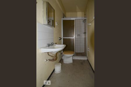 Banheiro de kitnet/studio à venda com 1 quarto, 25m² em Centro Histórico, Porto Alegre