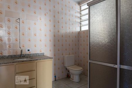 Banheiro de apartamento à venda com 3 quartos, 79m² em Passo da Areia, Porto Alegre
