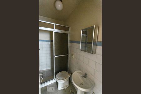 Banheiro de kitnet/studio para alugar com 1 quarto, 31m² em Centro Histórico, Porto Alegre
