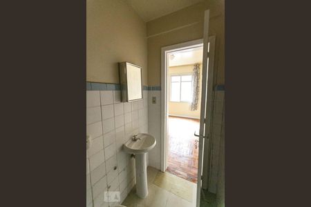 Banheiro de kitnet/studio para alugar com 1 quarto, 31m² em Centro Histórico, Porto Alegre