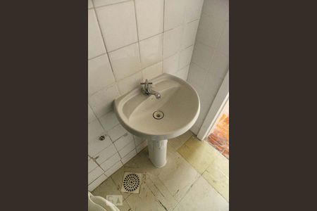 Banheiro de kitnet/studio para alugar com 1 quarto, 31m² em Centro Histórico, Porto Alegre