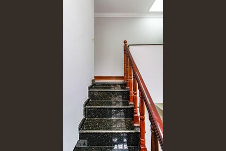 Escada de casa à venda com 3 quartos, 180m² em Parque Renato Maia, Guarulhos