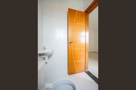 Banheiro social de kitnet/studio para alugar com 1 quarto, 32m² em Vila Aricanduva, São Paulo