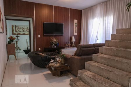 Sala de TV de casa à venda com 4 quartos, 298m² em Ouro Preto, Belo Horizonte