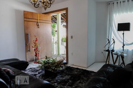 Sala de casa à venda com 4 quartos, 298m² em Ouro Preto, Belo Horizonte