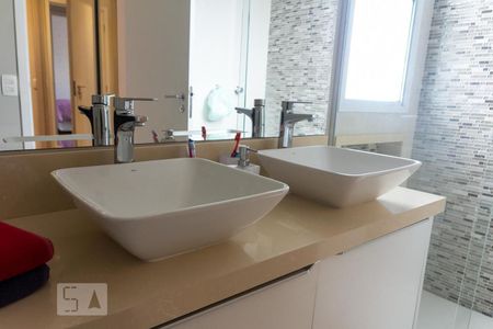 Apartamento à venda com 123m², 3 quartos e 2 vagas Apartamento à venda com 123m², 3 quartos e 2 vagasQuarto 3 - suite