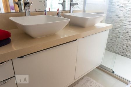 Apartamento à venda com 123m², 3 quartos e 2 vagas Apartamento à venda com 123m², 3 quartos e 2 vagasQuarto 3 - suite