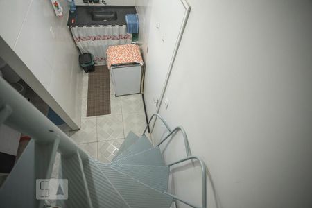 Escadas de kitnet/studio para alugar com 1 quarto, 30m² em Planalto Paulista, São Paulo