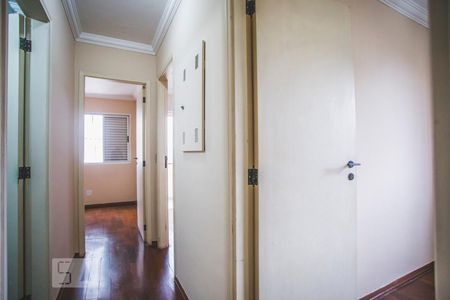 Corredor de apartamento para alugar com 3 quartos, 72m² em Parque Imperial, São Paulo