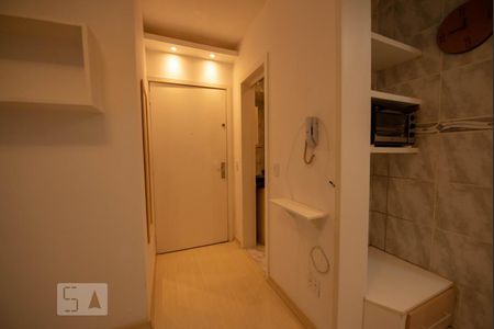 Corredor de kitnet/studio para alugar com 1 quarto, 31m² em Centro Histórico, Porto Alegre