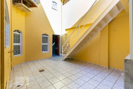 Casa à venda com 186m², 5 quartos e 6 vagas Casa à venda com 186m², 5 quartos e 6 vagasQuintal