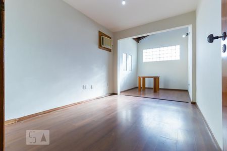 Casa à venda com 186m², 5 quartos e 6 vagas Casa à venda com 186m², 5 quartos e 6 vagasQuarto 2