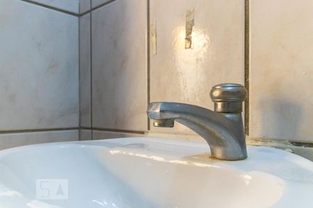 Casa à venda com 186m², 5 quartos e 6 vagas Casa à venda com 186m², 5 quartos e 6 vagasLavabo - Torneira