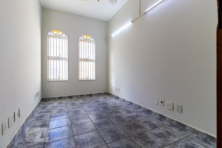 Casa à venda com 186m², 5 quartos e 6 vagas Casa à venda com 186m², 5 quartos e 6 vagasEscritório