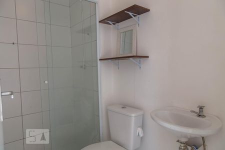 Banheiro de kitnet/studio para alugar com 1 quarto, 27m² em Jardim Brasília (zona Norte), São Paulo