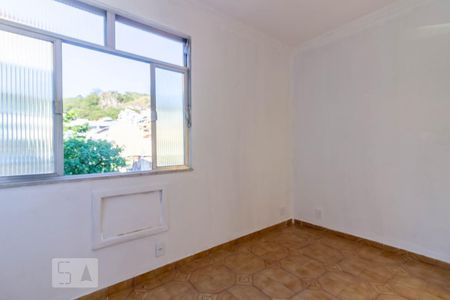 Quarto 2 de apartamento para alugar com 2 quartos, 45m² em Vila Valqueire, Rio de Janeiro