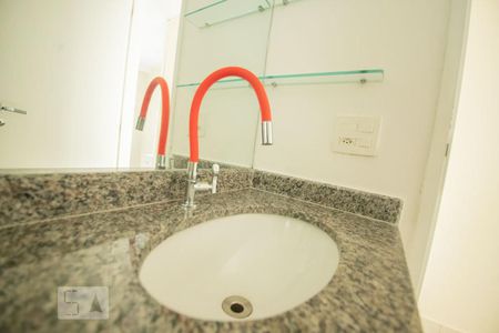 banheiro de apartamento para alugar com 3 quartos, 70m² em Jardim Ipaussurama, Campinas