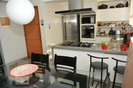 Cozinha de apartamento à venda com 3 quartos, 220m² em Jardim Guanabara, Rio de Janeiro