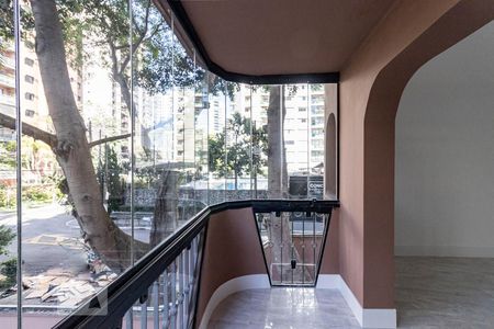 Apartamento à venda com 210m², 3 quartos e 4 vagas Apartamento à venda com 210m², 3 quartos e 4 vagasSala/Varanda