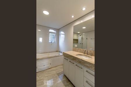 Apartamento à venda com 210m², 3 quartos e 4 vagas Apartamento à venda com 210m², 3 quartos e 4 vagasBanheiro Social