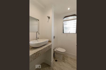 Apartamento à venda com 210m², 3 quartos e 4 vagas Apartamento à venda com 210m², 3 quartos e 4 vagasLavabo