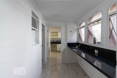 Apartamento à venda com 210m², 3 quartos e 4 vagas Apartamento à venda com 210m², 3 quartos e 4 vagasÁrea de Serviço