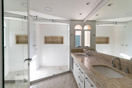 Apartamento à venda com 210m², 3 quartos e 4 vagas Apartamento à venda com 210m², 3 quartos e 4 vagasBanheiro da Suíte