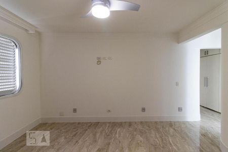 Apartamento à venda com 210m², 3 quartos e 4 vagas Apartamento à venda com 210m², 3 quartos e 4 vagasSuíte