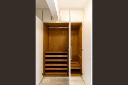 Apartamento à venda com 210m², 3 quartos e 4 vagas Apartamento à venda com 210m², 3 quartos e 4 vagasSuíte