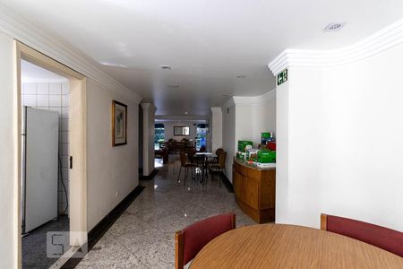 Apartamento à venda com 210m², 3 quartos e 4 vagas Apartamento à venda com 210m², 3 quartos e 4 vagasÁrea comum do prédio