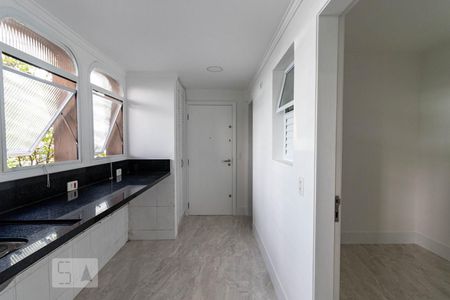 Apartamento à venda com 210m², 3 quartos e 4 vagas Apartamento à venda com 210m², 3 quartos e 4 vagasÁrea de Serviço