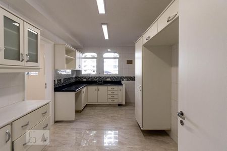 Apartamento à venda com 210m², 3 quartos e 4 vagas Apartamento à venda com 210m², 3 quartos e 4 vagasCozinha
