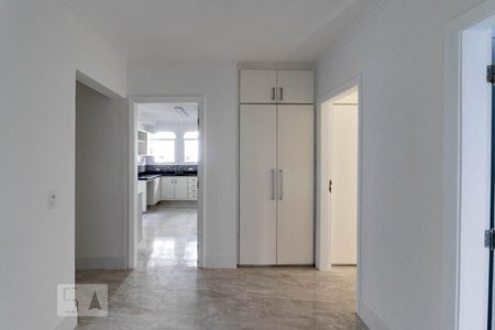 Apartamento à venda com 210m², 3 quartos e 4 vagas Apartamento à venda com 210m², 3 quartos e 4 vagascorredor para os quartos