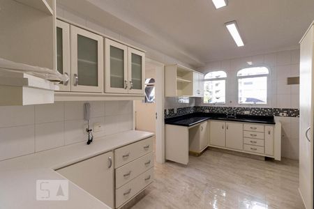 Apartamento à venda com 210m², 3 quartos e 4 vagas Apartamento à venda com 210m², 3 quartos e 4 vagasCozinha